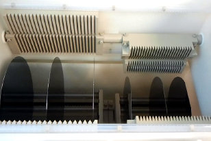 Cassetteless robotic handler for 1500mm and 200mm wafers
